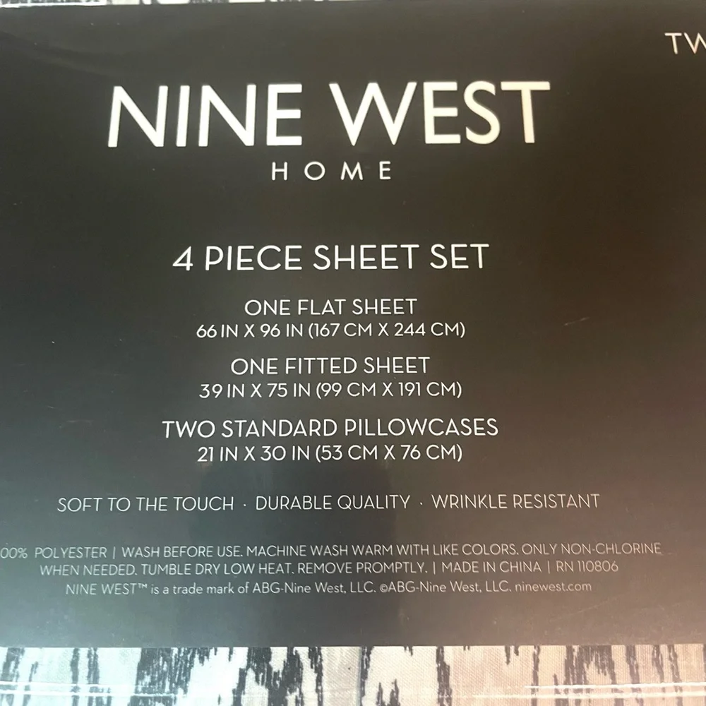 NINE WEST 4-pc Twin Sheet Set Black / White Electricy Waves Look NEW NIP